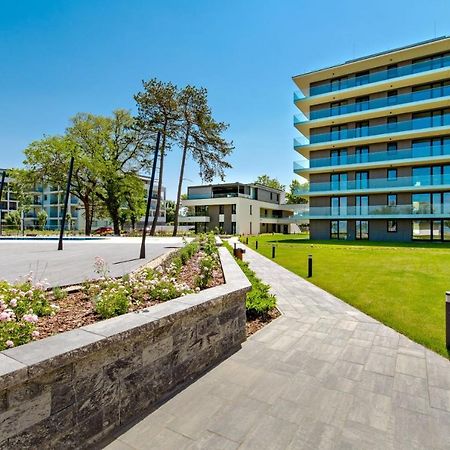 Bonnie-Premium Lelle Waterfront Private Apartment Балатонлелле Экстерьер фото