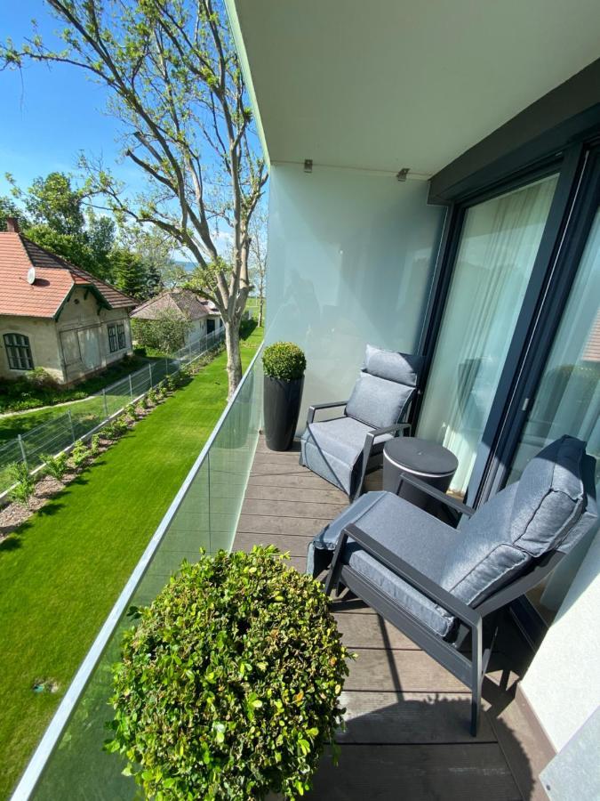 Bonnie-Premium Lelle Waterfront Private Apartment Балатонлелле Экстерьер фото
