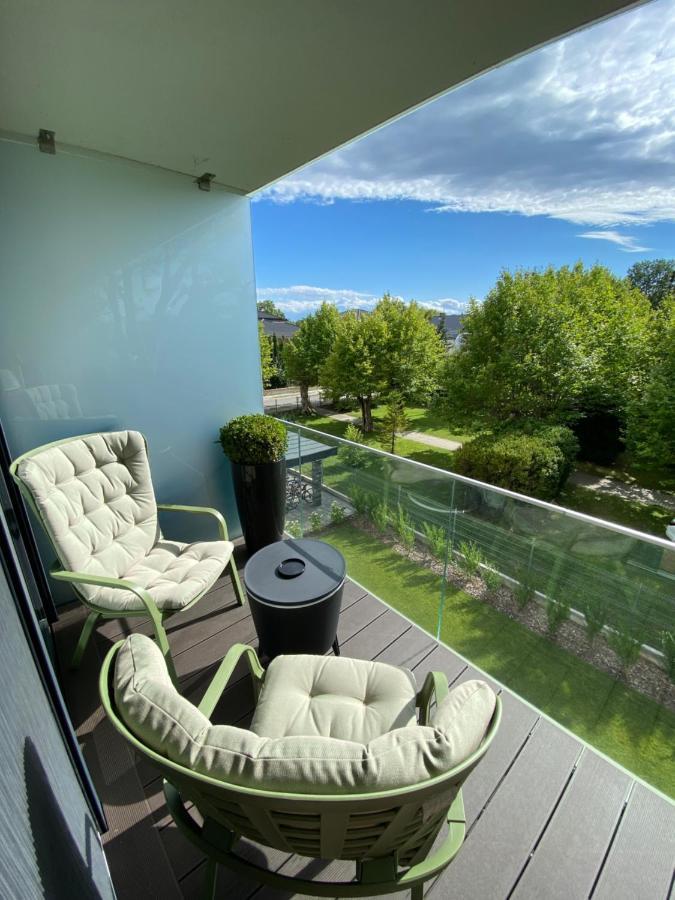 Bonnie-Premium Lelle Waterfront Private Apartment Балатонлелле Экстерьер фото