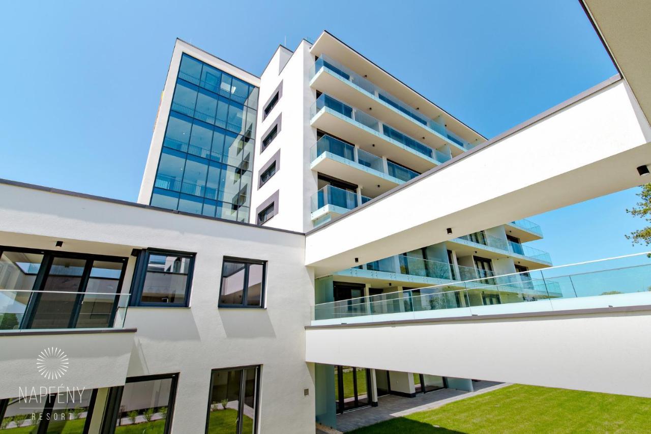 Bonnie-Premium Lelle Waterfront Private Apartment Балатонлелле Экстерьер фото